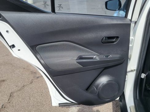 Used 2019 Nissan Kicks S image 19