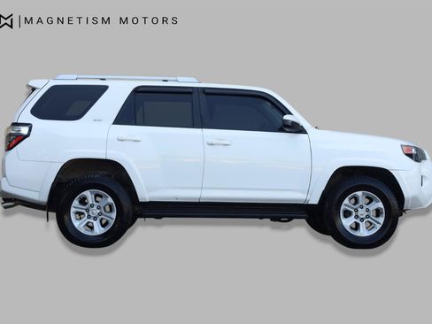 Used 2016 Toyota 4Runner SR5 AWD/4WD image 3