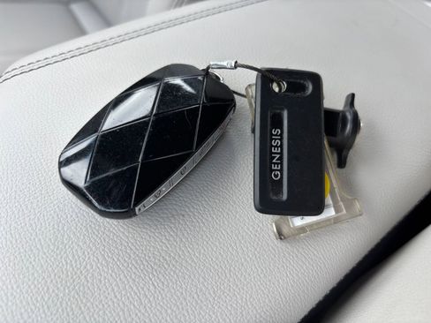 Used 2025 Genesis G70 2.5T image 23