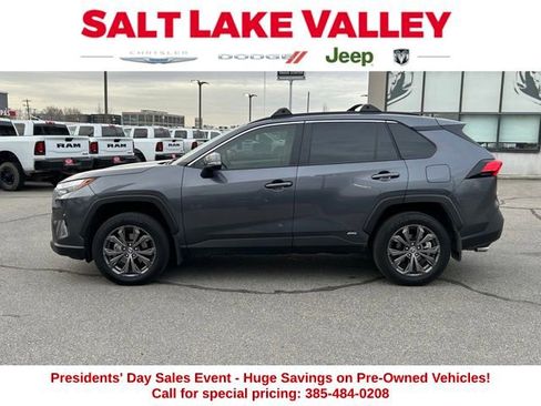 Used 2023 Toyota RAV4 XLE Premium image 2