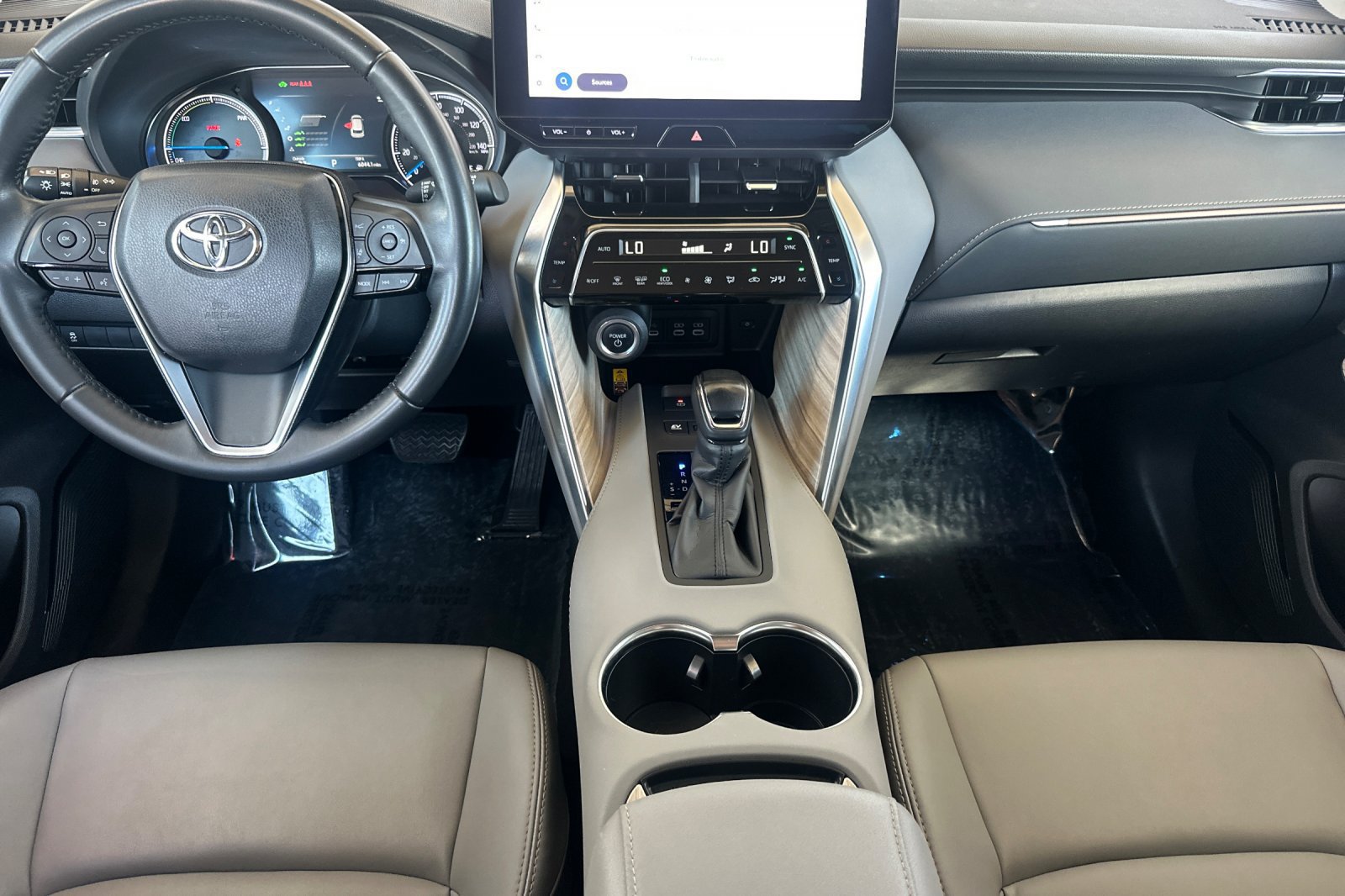 Certified 2024 Toyota Venza XLE AWD/4WD image 17