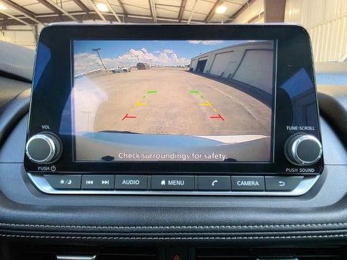 Used 2024 Nissan Rogue SV FWD image 18