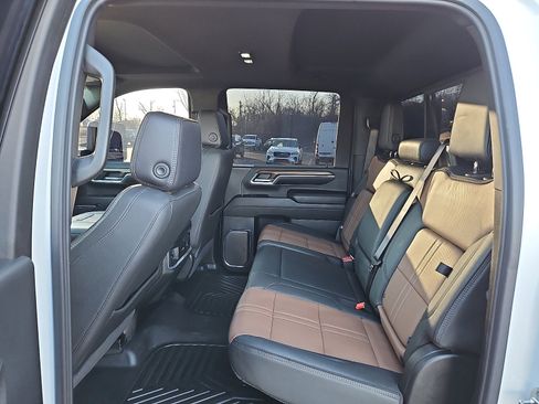 Certified 2024 Chevrolet Silverado 2500 High Country w/ High Country Premium Package image 10