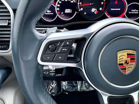 Used 2021 Porsche Cayenne Coupe image 22