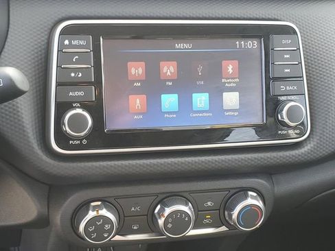 Certified 2025 Nissan Kicks Play S image 28