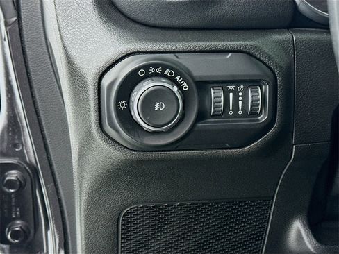 Used 2019 Jeep Wrangler Unlimited Sahara image 11