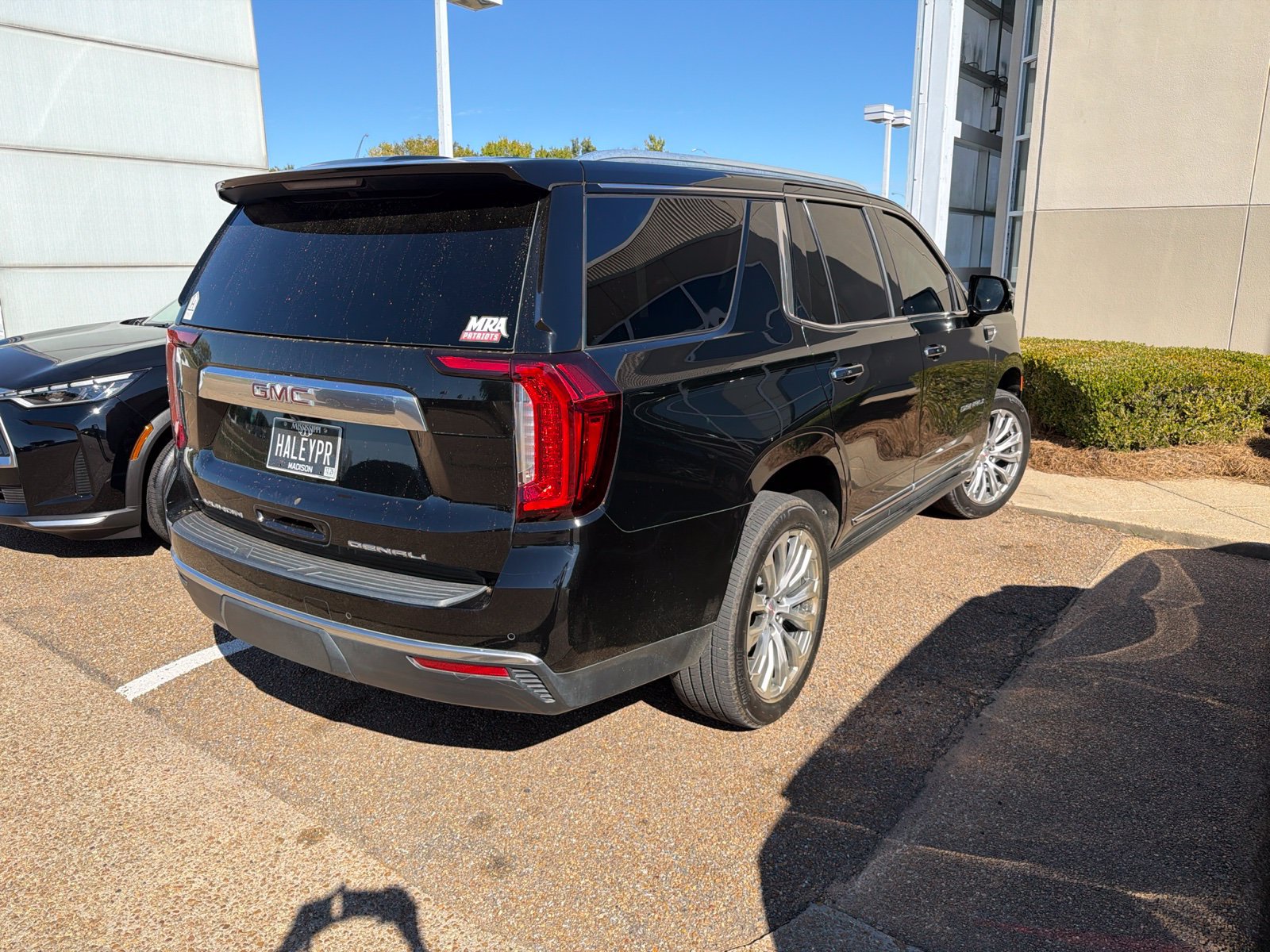 Used 2023 GMC Yukon Denali RWD image 8