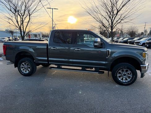Used 2019 Ford F250 XLT w/ XLT Premium Package image 4