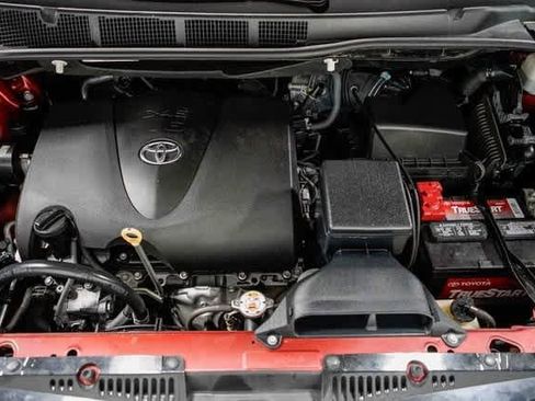 Used 2020 Toyota Sienna SE image 28