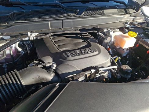 Used 2024 RAM 2500 Tradesman w/ Chrome Appearance Group image 28