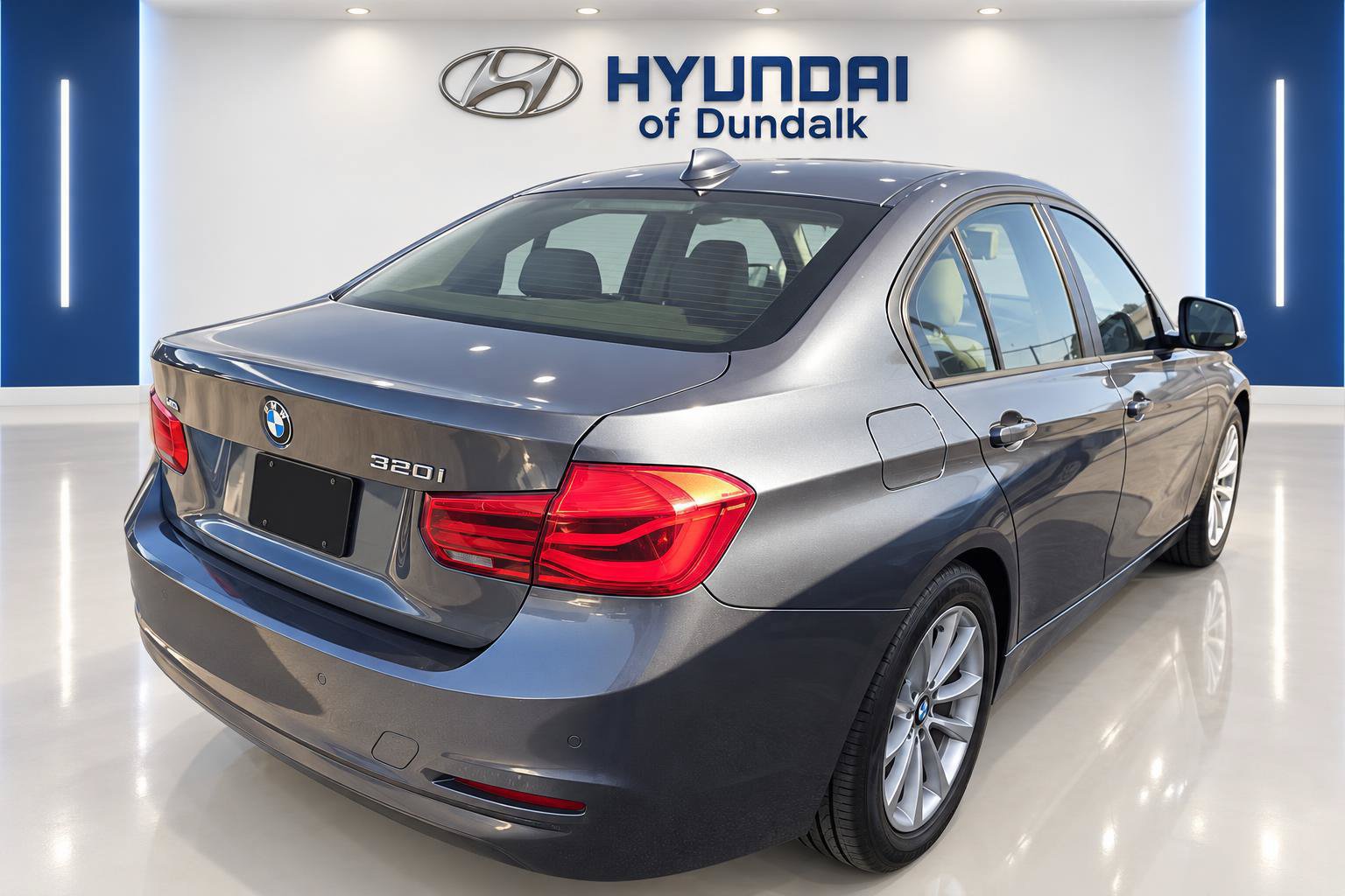 Used 2016 BMW 320i xDrive Sedan AWD/4WD image 4