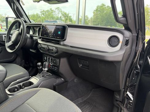 Used 2026 Jeep Wrangler Sport AWD/4WD image 10