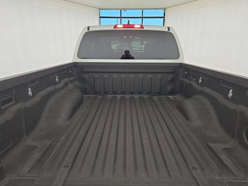 Used 2024 Nissan Frontier S AWD/4WD image 29