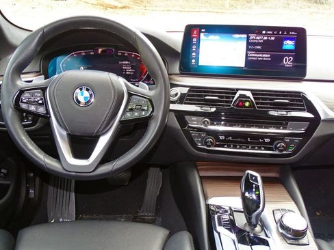 Used 2023 BMW 540i w/ Executive Package image 20