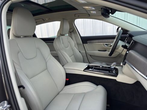 Used 2024 Volvo S90 T8 Ultimate image 37