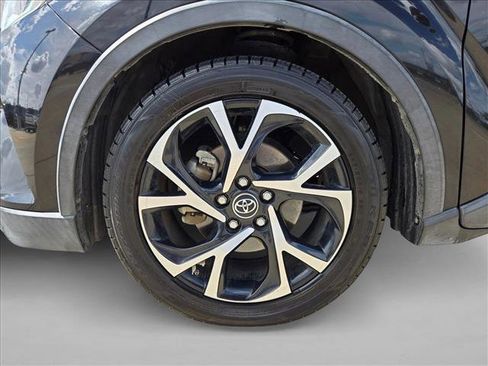 Used 2018 Toyota C-HR XLE image 21