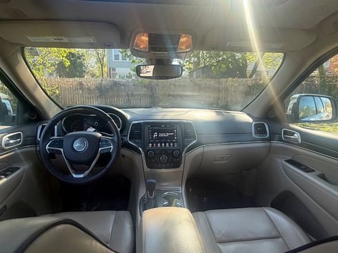 Used 2018 Jeep Grand Cherokee Overland image 22