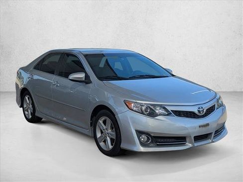 Used 2014 Toyota Camry SE FWD image 3