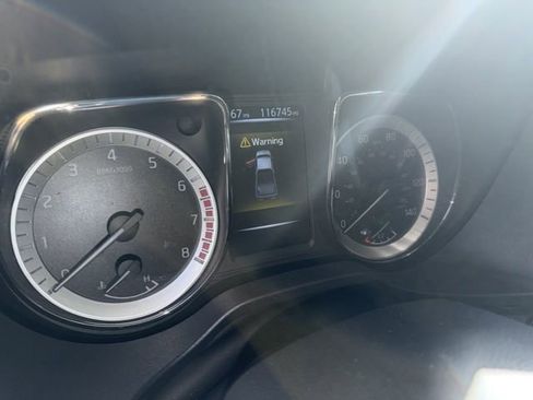 Used 2017 Nissan Titan SV image 10