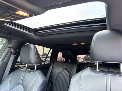 Used 2024 Toyota Highlander XSE image 17