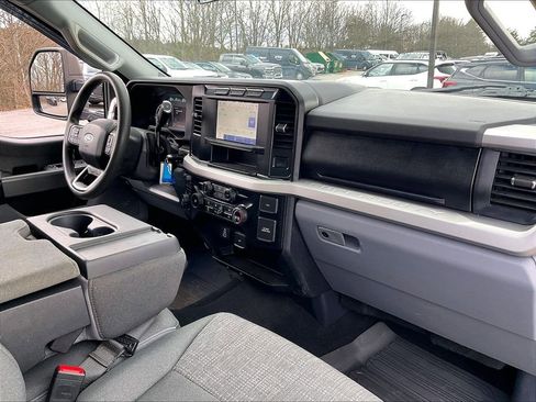 Used 2024 Ford F550 4x4 SuperCab Super Duty image 13