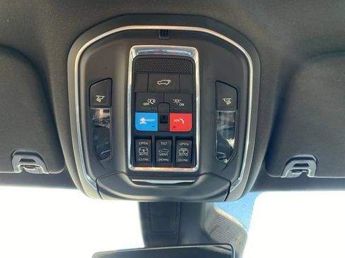 Used 2024 Jeep Wagoneer Series II w/ Premium Group I AWD/4WD image 20