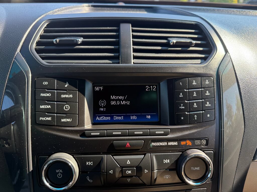 Used 2017 Ford Explorer XLT FWD image 14