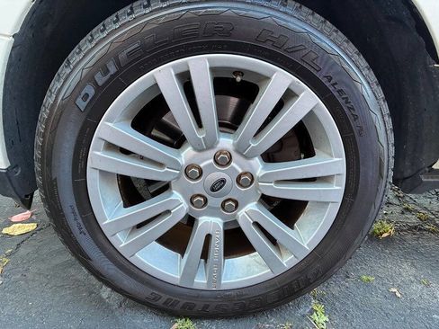 Used 2010 Land Rover Range Rover HSE LUX image 28