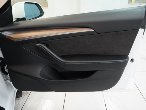 Used 2021 Tesla Model 3 Standard Range Plus image 31