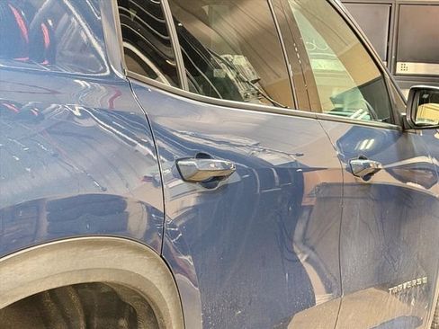 Used 2024 Chevrolet Traverse LT w/ LPO, Floor Liner Package FWD image 10