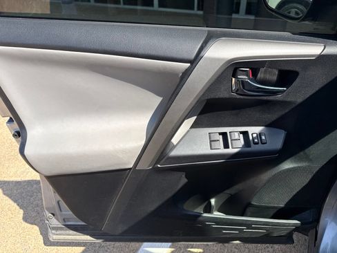 Used 2016 Toyota RAV4 XLE w/ Convenience Package FWD image 10