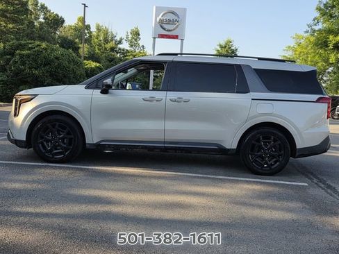 Used 2025 Kia Carnival SX w/ SX Dark Edition Package FWD image 2