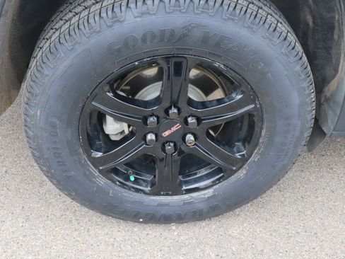 Certified 2023 GMC Acadia AT4 w/ Technology Package AWD/4WD image 17