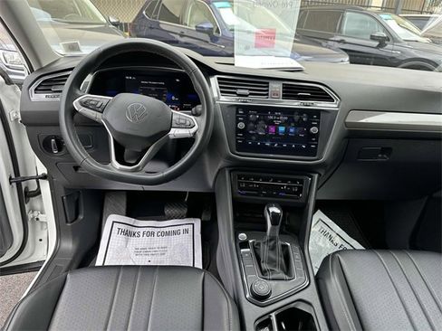 Certified 2022 Volkswagen Tiguan SE w/ Panoramic Sunroof Package image 23