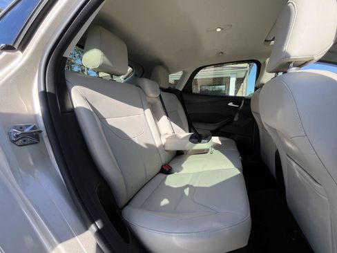 Used 2018 Ford Focus Titanium w/ Titanium Technology Package image 17