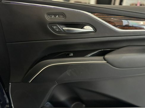 Used 2023 Cadillac Escalade ESV Luxury image 16