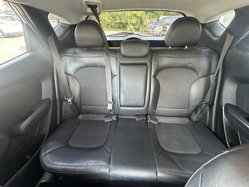Used 2011 Hyundai Tucson GLS FWD image 16