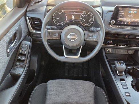 Used 2022 Nissan Rogue SV image 11