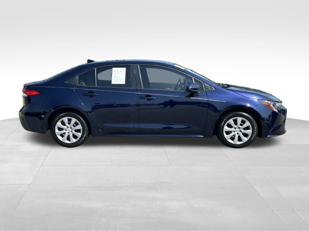 Used 2021 Toyota Corolla LE FWD image 2