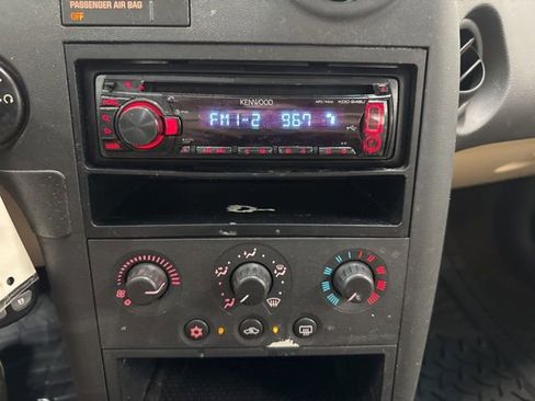 Used 2007 Pontiac Grand Prix FWD image 3
