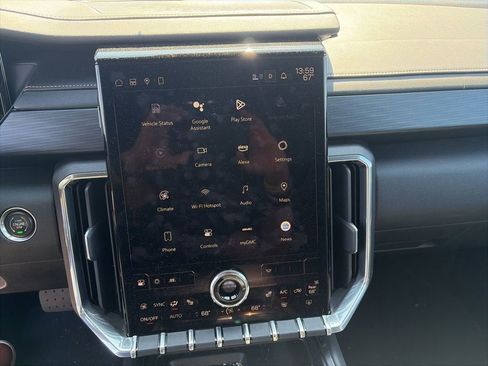 Used 2024 GMC Acadia Elevation w/ Luxury Package image 15