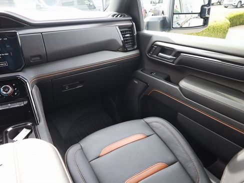 Used 2024 GMC Sierra 3500 AT4 w/ AT4 Premium Plus Package image 22