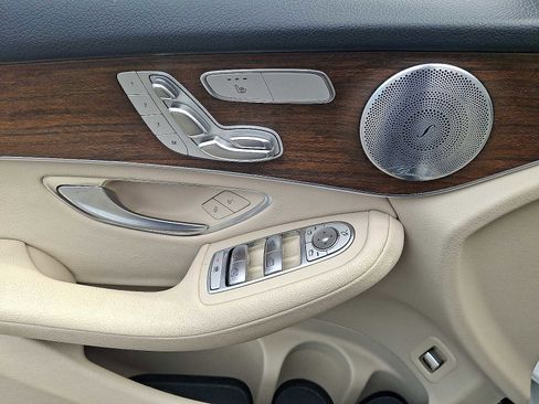 Used 2020 Mercedes-Benz GLC 300 4MATIC image 13