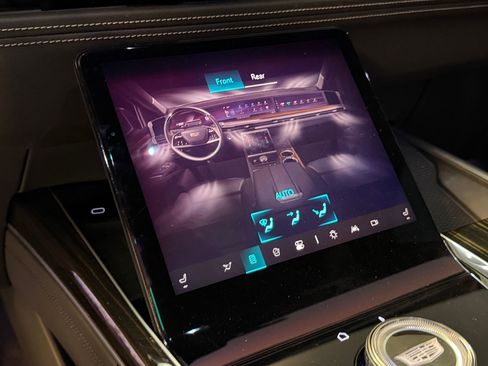 Used 2025 Cadillac Escalade ESV Luxury RWD image 35