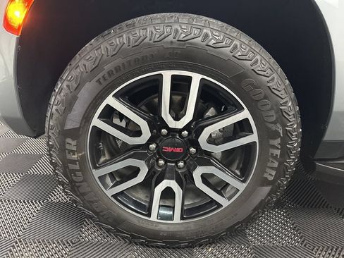 Used 2024 GMC Yukon AT4 w/ Technology Package AWD/4WD image 42