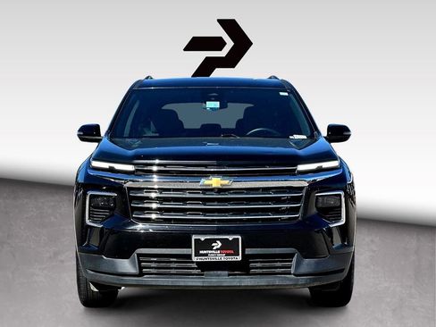 Used 2024 Chevrolet Traverse LT image 3