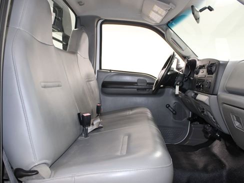 Used 2006 Ford F350 2WD Regular Cab DRW Super Duty image 17