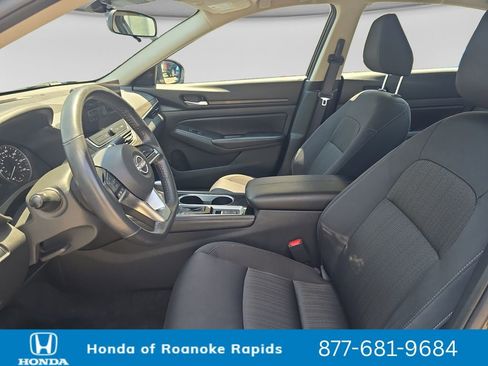 Used 2024 Nissan Altima 2.5 SV w/ SV Premium Package FWD image 10