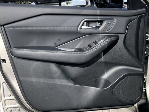 New 2026 Nissan Rogue Platinum image 10