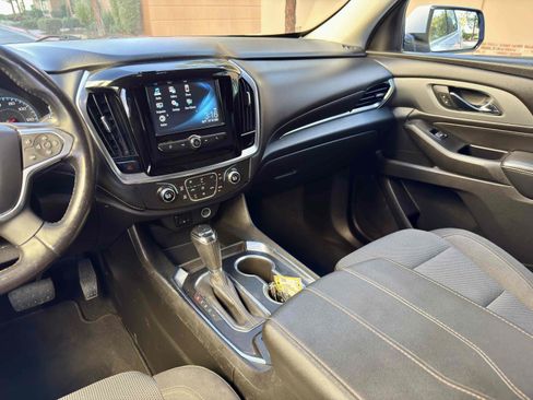 Used 2018 Chevrolet Traverse LT w/ LPO, Black Accent Package FWD image 29